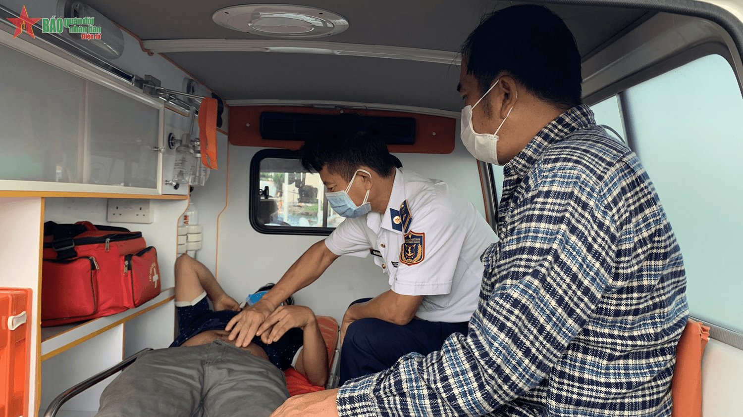 Vùng cảnh sát biển 4 kịp thời cứu ngư dân gặp nạn