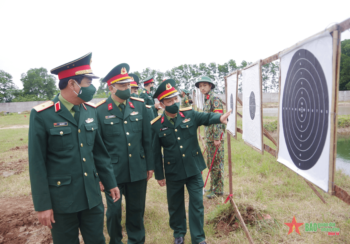Kiểm tra xây dựng đơn vị vững mạnh toàn diện “mẫu mực tiêu biểu” tại Bộ CHQS tỉnh Hưng Yên