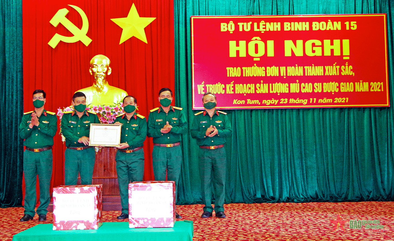 Binh đoàn 15 tổ chức hội nghị trao thưởng cho Công ty 732