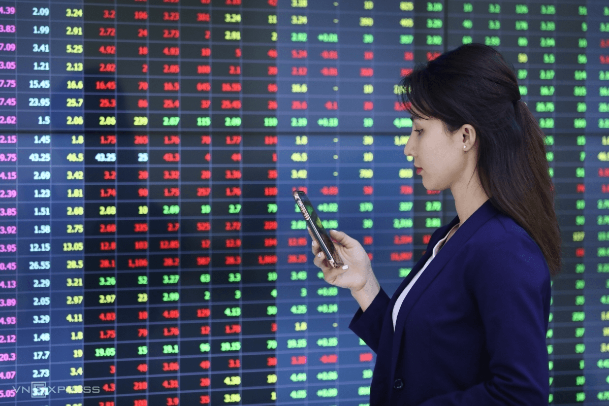 Chứng khoán hôm nay 24-11: Vn-Index chạm ngưỡng kỷ lục 1,488.87 điểm
