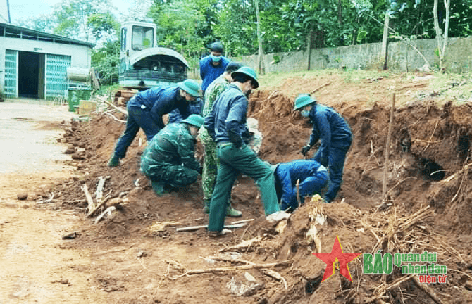 Đoàn Kinh tế - Quốc phòng 337 tìm thấy hài cốt liệt sĩ kèm bình tông khắc hàng chữ “Văn Tân K67/1”