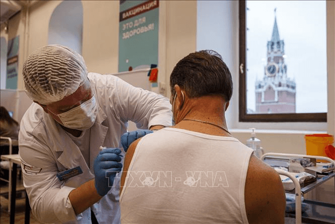 WHO cảnh báo không nên dựa vào vắc xin mà lơ là phòng dịch Covid-19