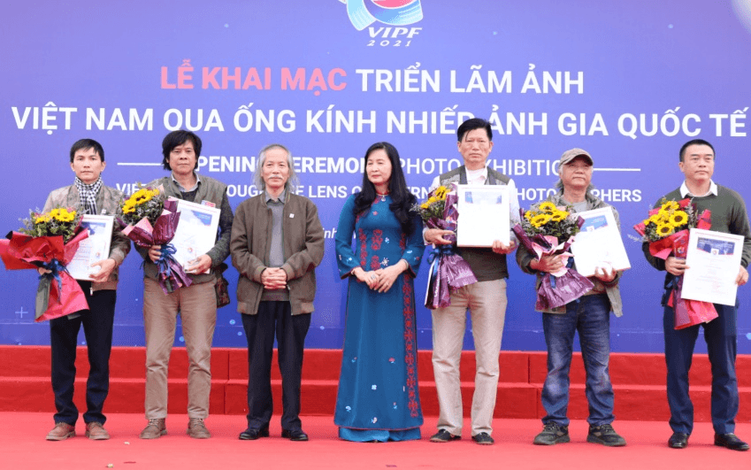 Việt Nam qua ống kính nhiếp ảnh gia quốc tế