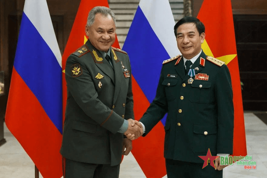 Bộ trưởng Bộ Quốc phòng Phan Văn Giang hội đàm với Bộ trưởng Quốc phòng Nga Sergei Shoigu