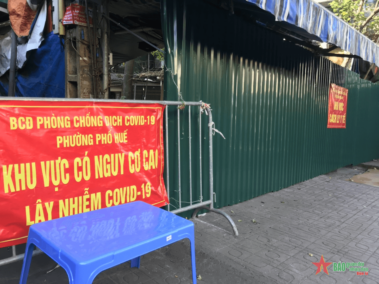 “Chợ Trời” lớn nhất Thủ đô dựng rào phong tỏa sau khi phát hiện nhiều F0