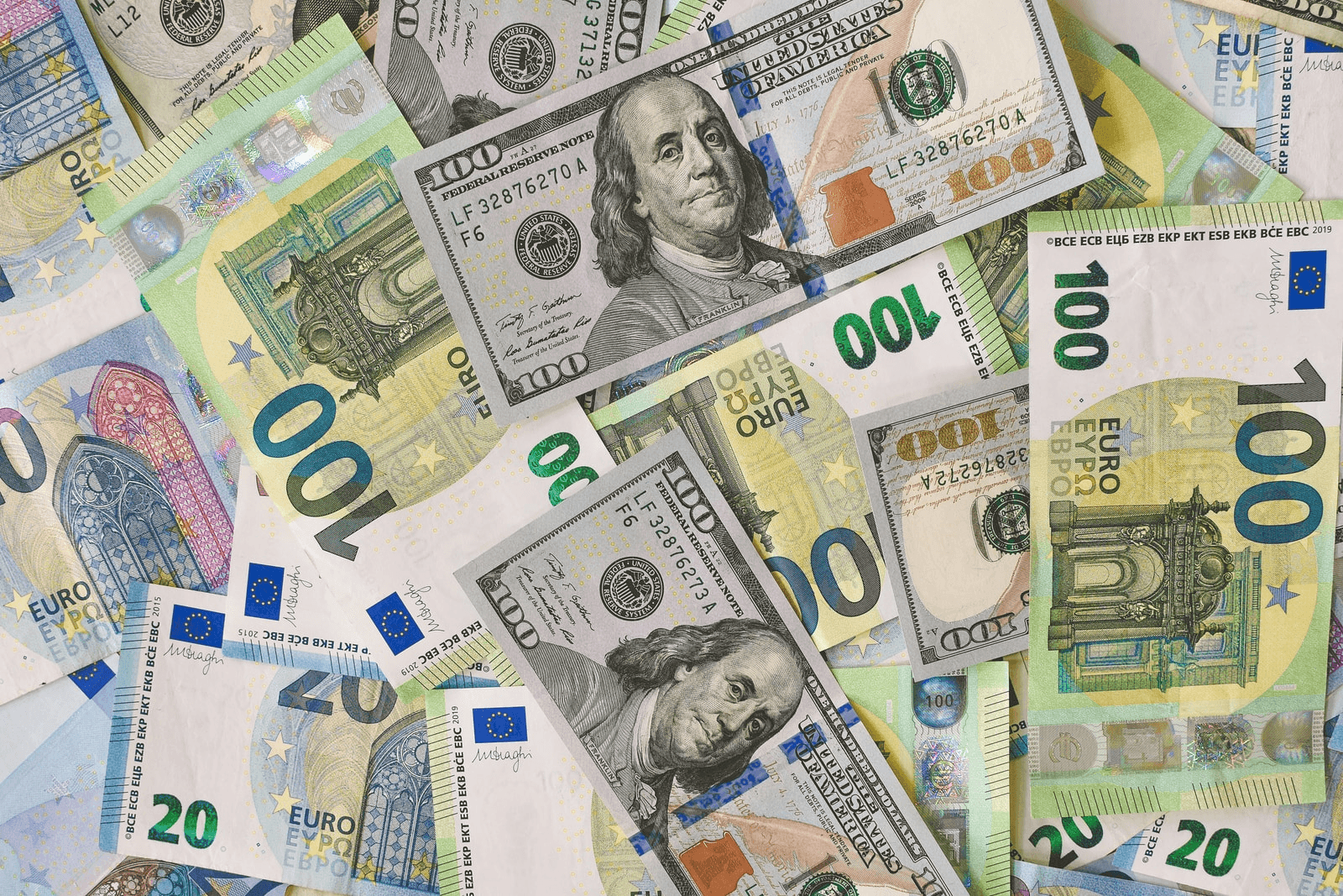 Tỷ giá USD hôm nay 4-12: Đồng USD đứng giá, bitcoin tụt dốc còn hơn 53.600 USD