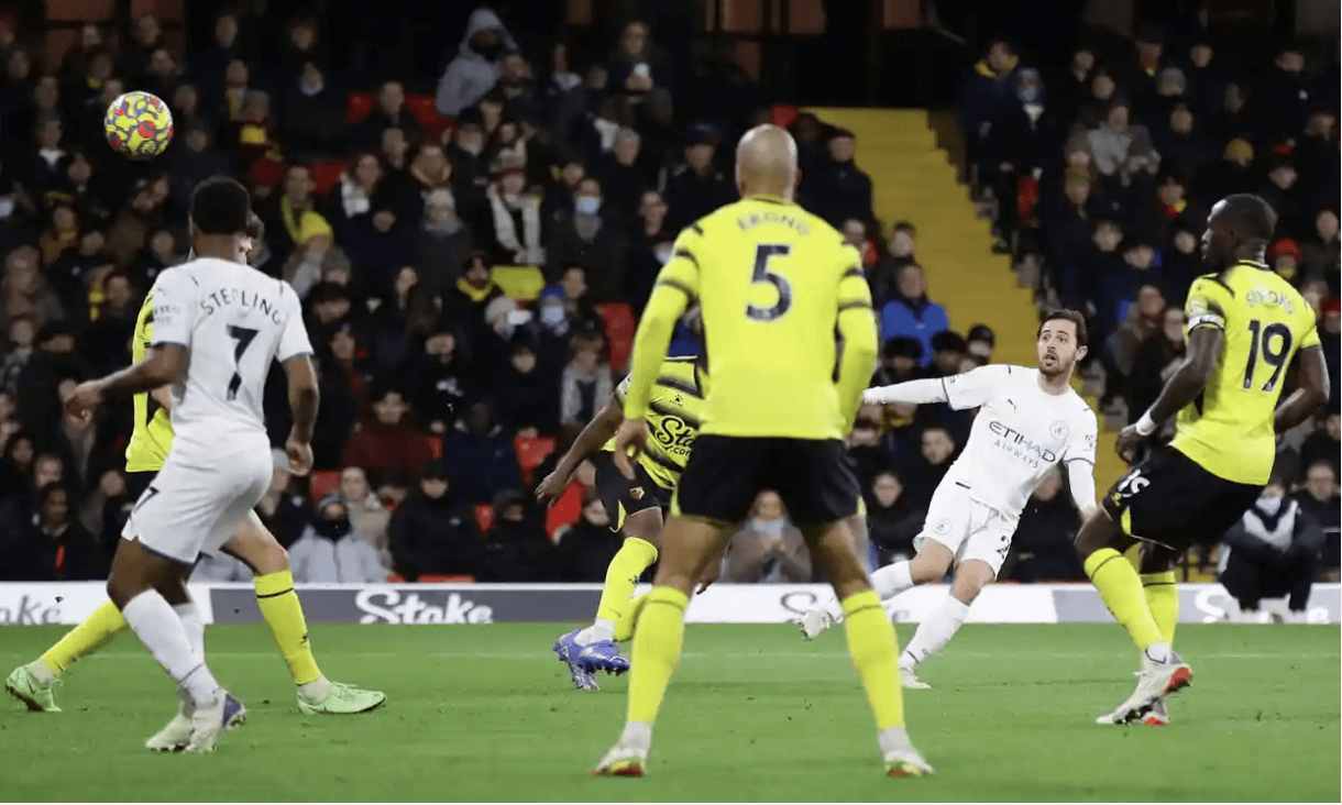 Đánh bại Watford, Man City vươn lên ngôi đầu Premier League