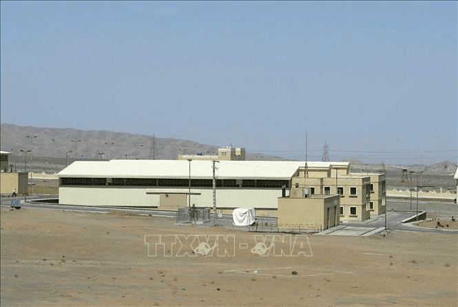 Thử tên lửa phòng không gây ra vụ nổ lớn gần cơ sở hạt nhân Natanz (Iran)