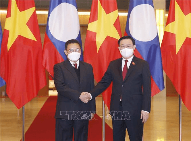 Chủ tịch Quốc hội Vương Đình Huệ: Chuyến thăm của Chủ tịch Quốc hội Lào là cột mốc quan trọng