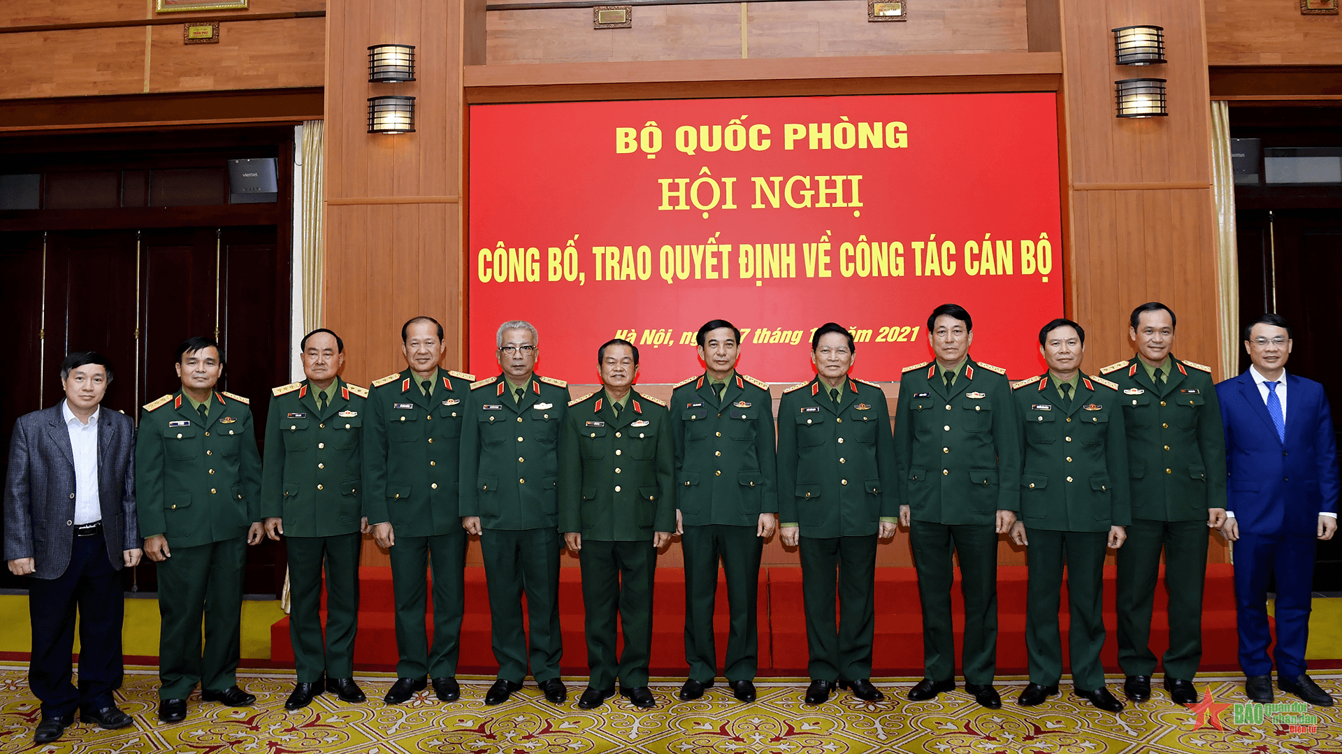 Trao quyết định nghỉ hưu đối với các đồng chí nguyên Ủy viên Trung ương Đảng công tác trong quân đội