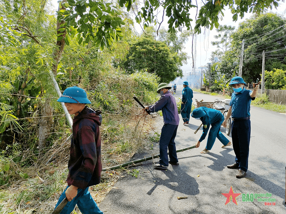 Sáng đẹp "chiến sĩ sao vuông" nơi phố biển