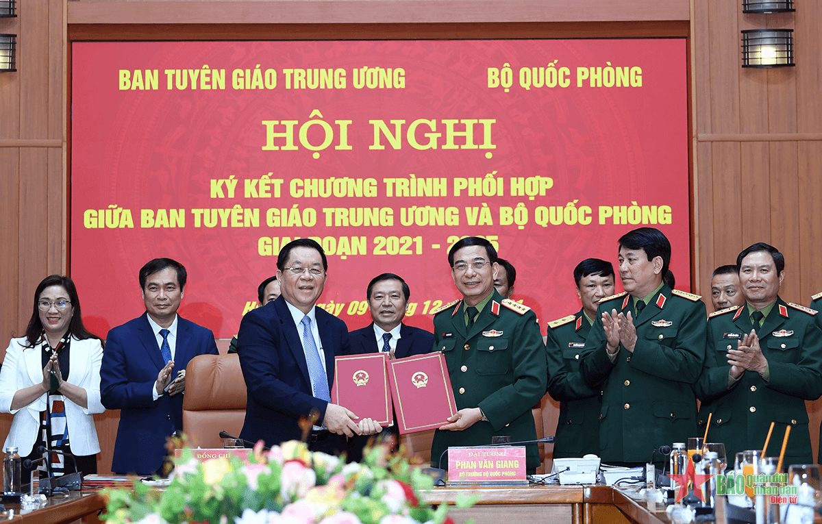 Ban Tuyên giáo Trung ương và Bộ Quốc phòng ký kết chương trình phối hợp giai đoạn 2021-2025