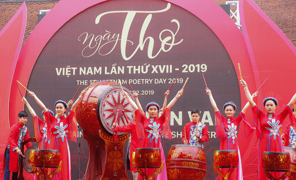 Nhìn thẳng-Nói thật: Coi thường thơ lục bát là đắc tội với tiền nhân
