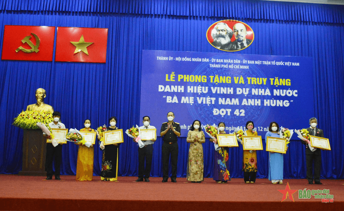 TP Hồ Chí Minh phong, truy tặng danh hiệu Bà Mẹ Việt Nam Anh hùng