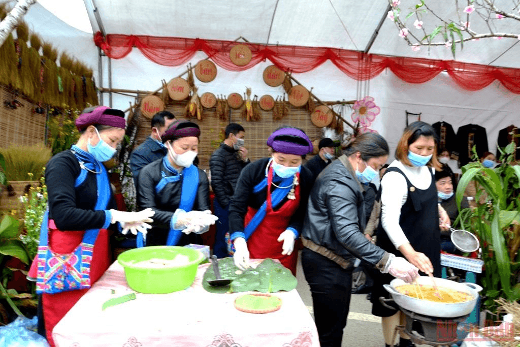 Khai hội “Vũ điệu cao nguyên trắng" Bắc Hà