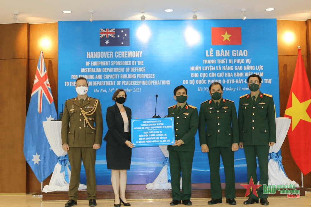 Australia hỗ trợ trang thiết bị huấn luyện cho lực lượng mũ nồi xanh Việt Nam