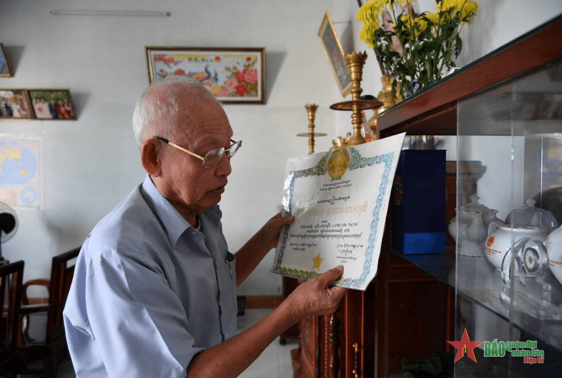 Một thời đoàn kết sắt son