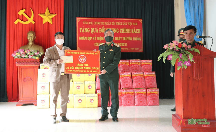 Tổng cục Chính trị tổ chức hoạt động về nguồn tại ATK Định Hóa, Thái Nguyên

​