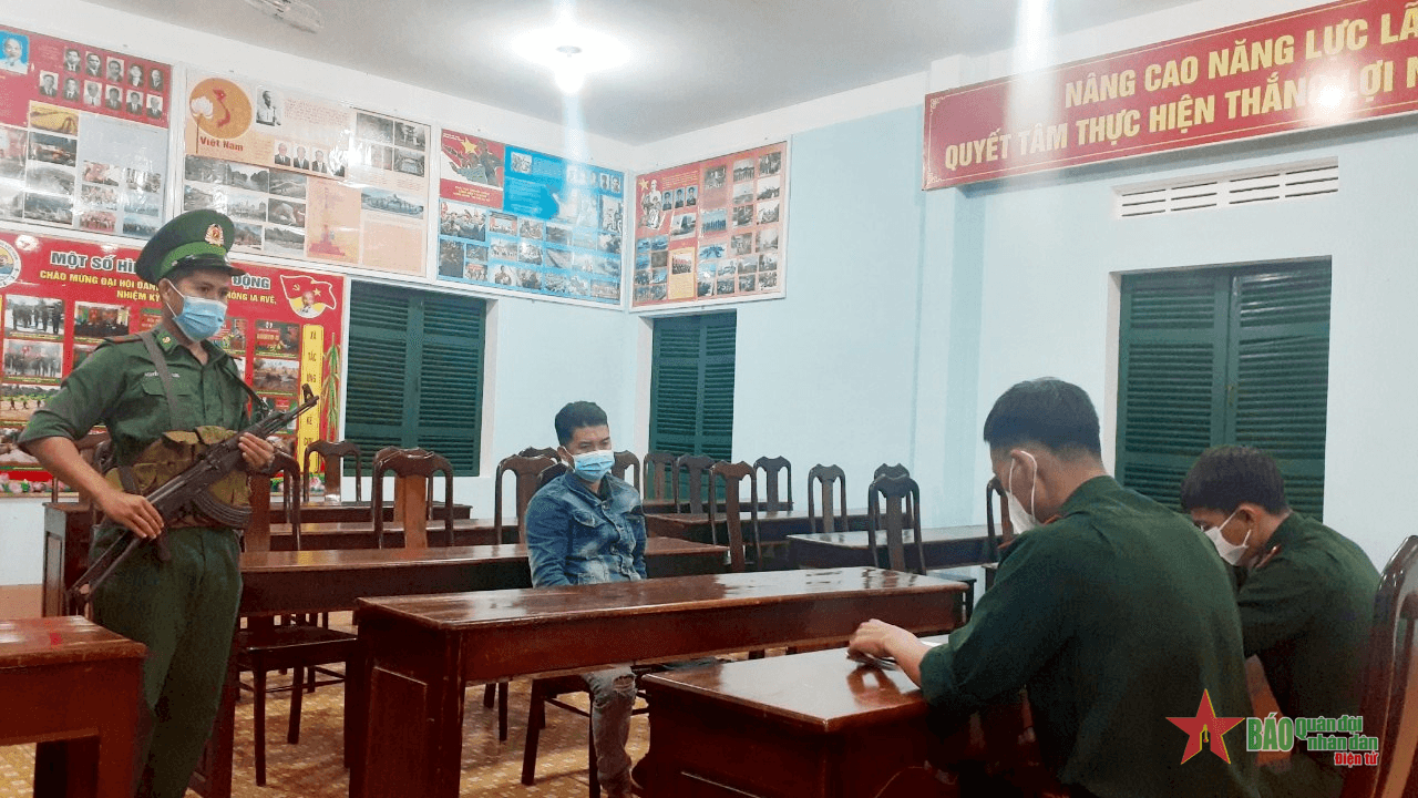 Đồn Biên phòng Ia Rvê bắt vụ đánh bạc dưới hình thức đá gà ăn tiền