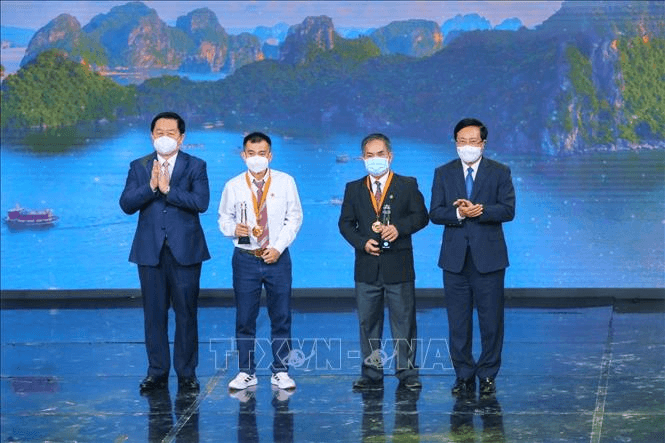 Trao giải Cuộc thi ảnh nghệ thuật cấp quốc gia “Tổ quốc bên bờ sóng”