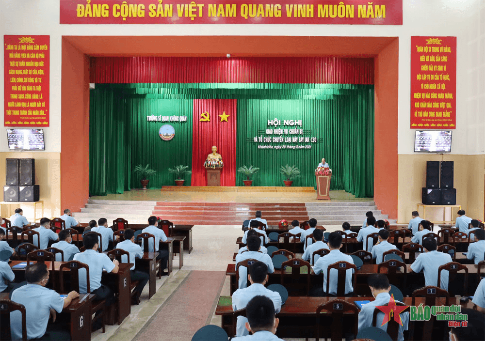 Trường Sĩ quan Không quân: Khai mạc lớp chuyển loại máy bay Iak-130