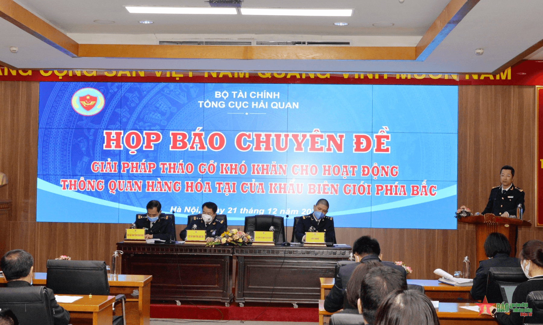 Vì sao hàng hóa xuất khẩu ùn tắc tại cửa khẩu phía Bắc?