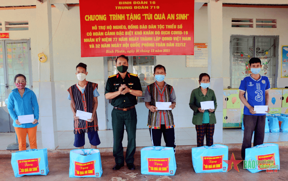 Trung đoàn 719 hỗ trợ hộ nghèo, đồng bào dân tộc thiểu số trên địa bàn