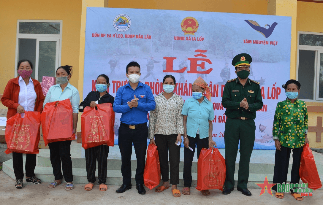 Khai trương Phòng khám Quân - dân y tại xã biên giới Ia Lốp, Đắc Lắc