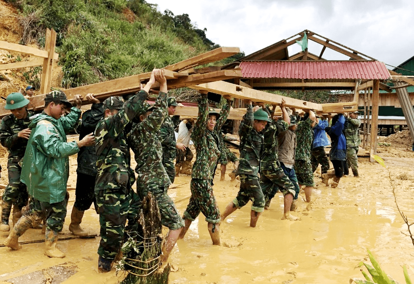 Đắp bồi tình yêu thương đồng chí, đồng bào