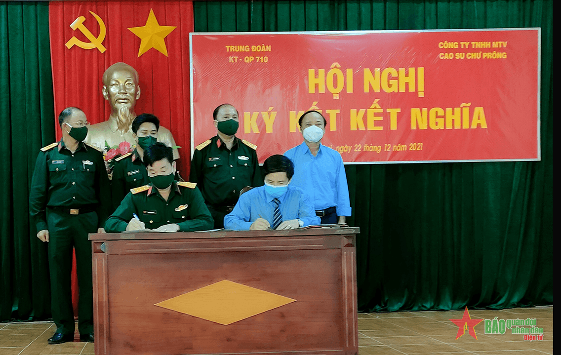 Trung đoàn Kinh tế-Quốc phòng 710 và Công ty TNHH MTV cao su Chư Prông triển khai nhiều hoạt động ý nghĩa
