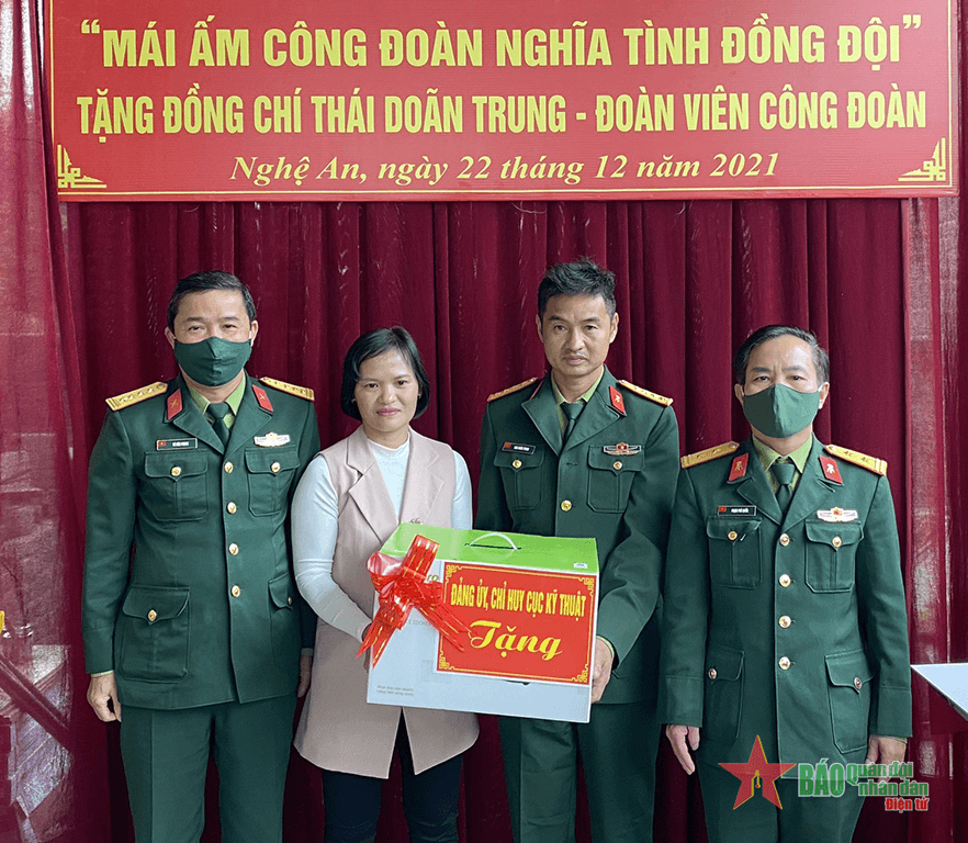 Xưởng 41, Cục Kỹ thuật Quân khu 4 bàn giao nhà tặng đoàn viên công đoàn có hoàn cảnh khó khăn