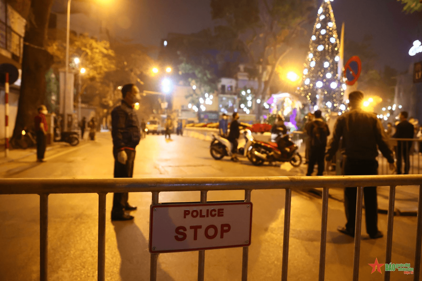 Hà Nội phân luồng giao thông đêm Noel, tránh tập trung đông người phòng lây nhiễm Covid-19