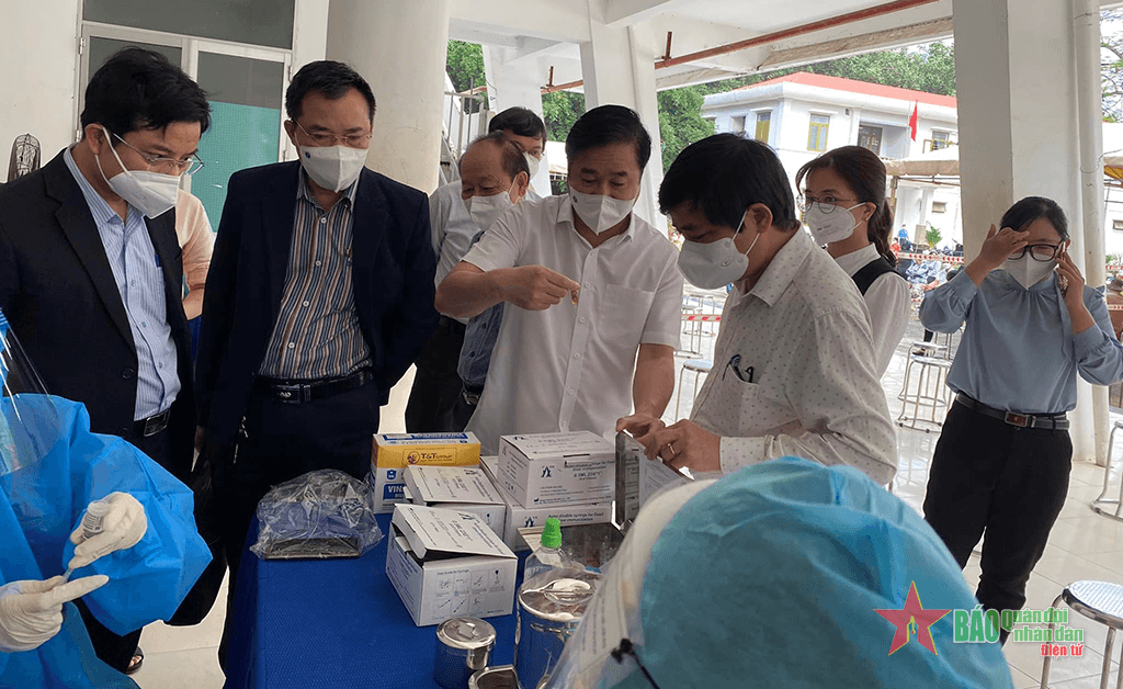 Vắc xin mũi 3 làm tăng hiệu lực bảo vệ cơ thể như thế nào?