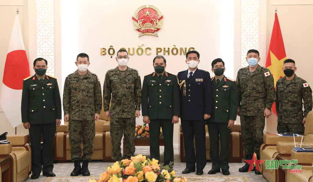 Trung tướng Phùng Sĩ Tấn tiếp Đoàn chuyên gia Bộ Quốc phòng Nhật Bản