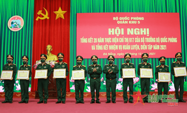 Quân khu 5 tổng kết 20 năm thực hiện Chỉ thị 917 và tổng kết công tác huấn luyện, diễn tập năm 2021