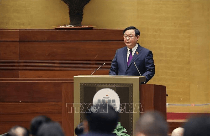 Kịp thời xem xét, quyết định một số vấn đề lớn, quan trọng, có tính chất cấp bách (*)
