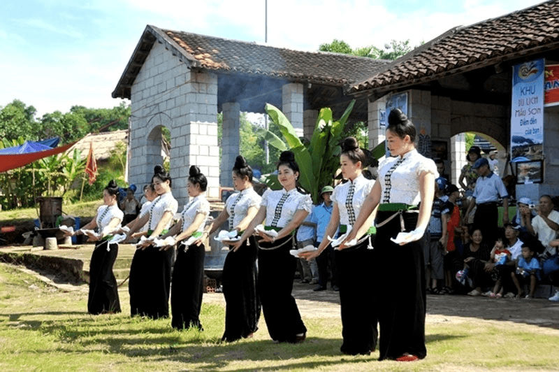 Đồng bào của 13 dân tộc tham gia chương trình “Hương xuân vùng cao”