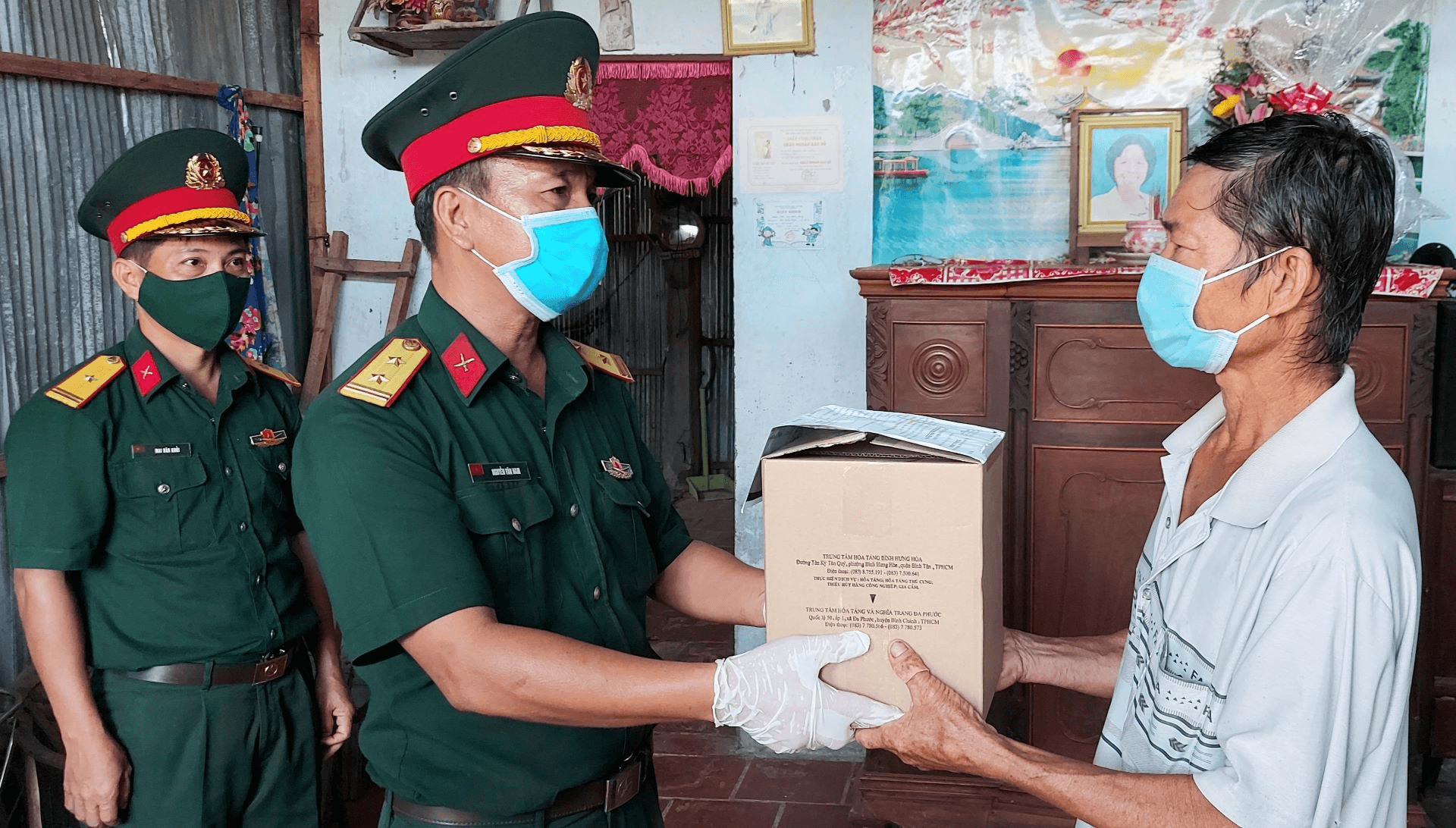 Những bước chân âm thầm và trái tim nồng ấm