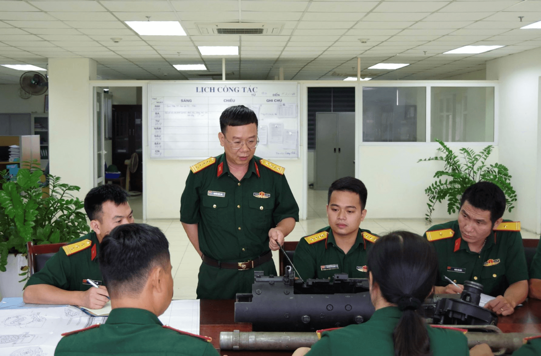 Viện Vũ khí phấn đấu góp phần tích cực vào hiện đại hóa quân đội