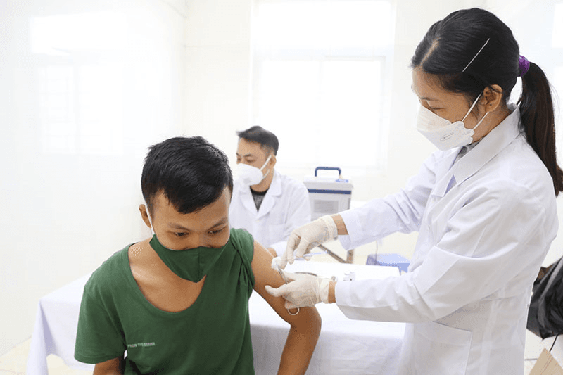 Bộ Chỉ huy quân sự tỉnh Quảng Ninh tiêm vắc xin phòng Covid cho cán bộ, chiến sĩ