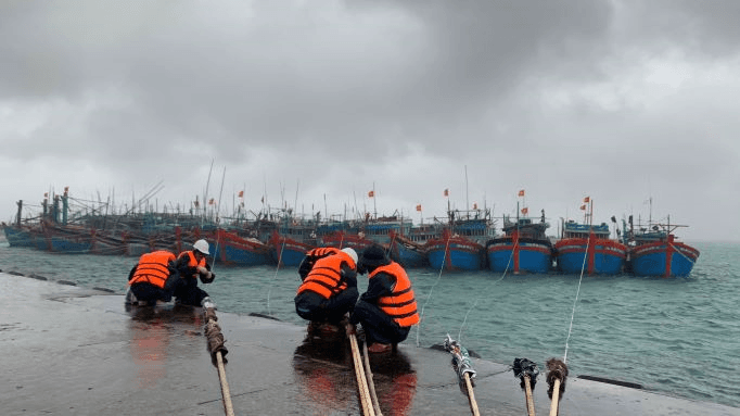 Trọn nghĩa với dân giữa trùng dương