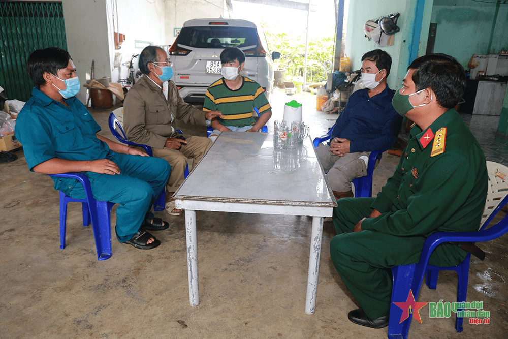 Già làng... đi tuyển quân
