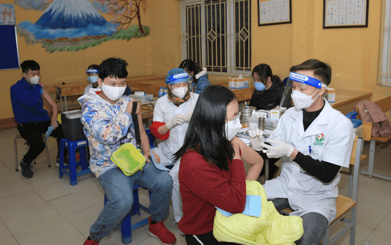Không để biến chủng Omicron gây quá tải hệ thống y tế