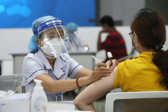Thần tốc tiêm vắc xin và đẩy mạnh thực hiện các biện pháp phòng dịch