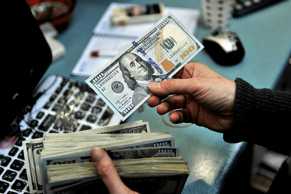 Tỷ giá USD hôm nay 12-1: Đồng USD suy yếu, bitcoin tiến nhẹ lên ngưỡng 43.100 USD