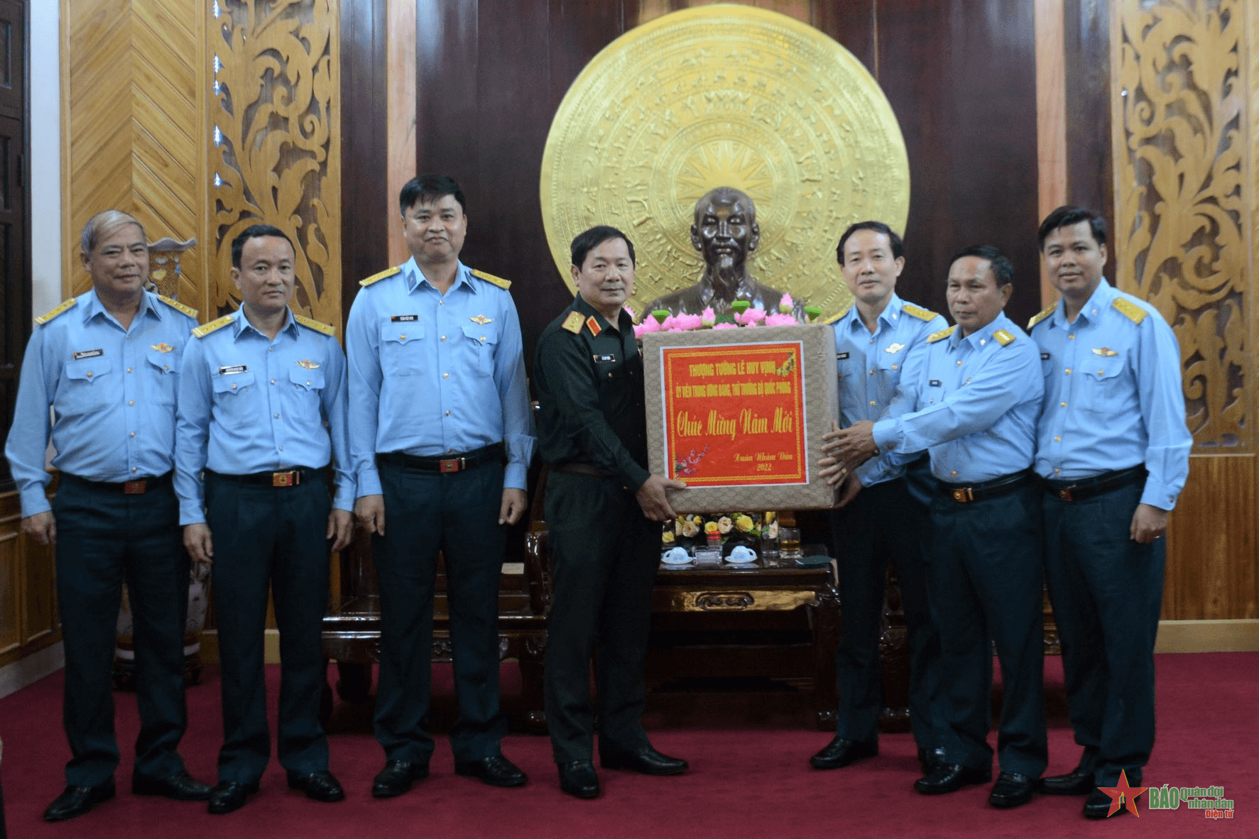 Thượng tướng Lê Huy Vịnh thăm, chúc Tết các đơn vị phòng không-không quân tại miền Trung