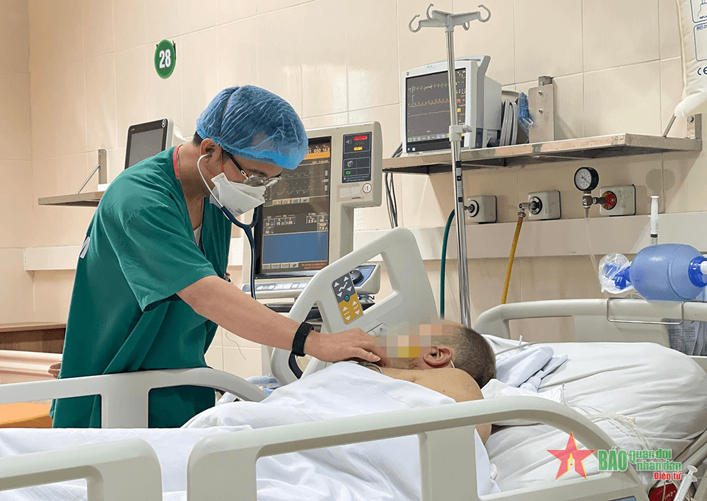 Bệnh viện Việt Đức cứu sống bệnh nhân người nước ngoài bị tách động mạch chủ nguy kịch