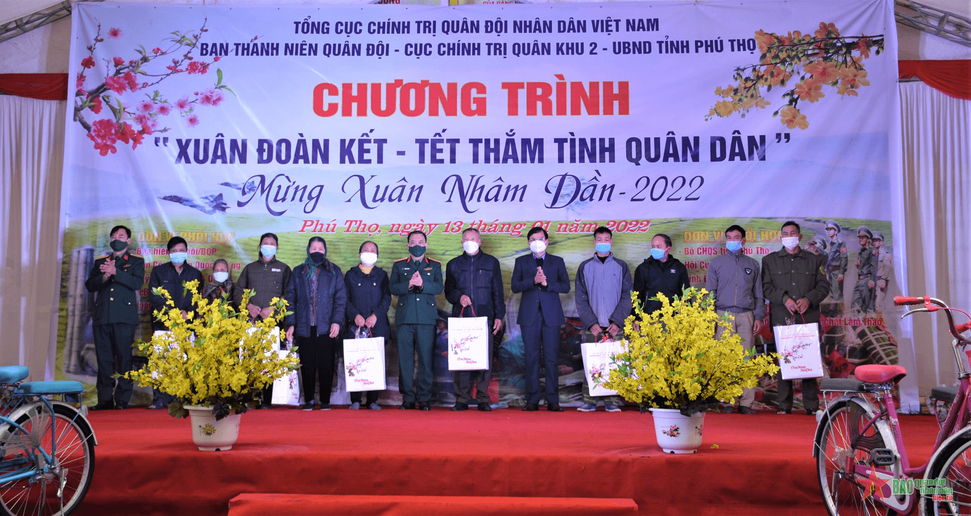 Xuân đoàn kết - Tết thắm tình quân dân