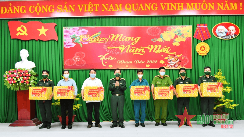 Bộ tư lệnh Quân khu 9 thăm, chúc Tết các đơn vị trên đảo Thổ Châu và huyện đảo Kiên Hải