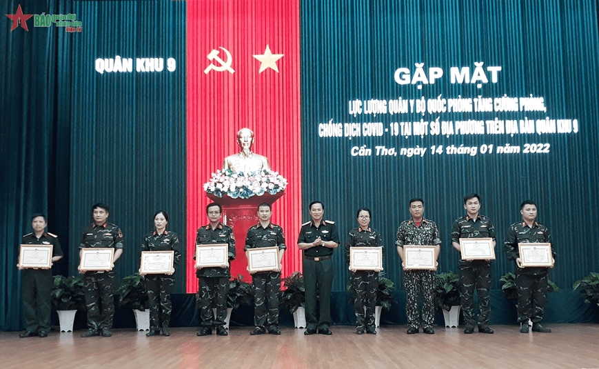 Hơn 170 y, bác sĩ hoàn thành nhiệm vụ hỗ trợ miền Tây chống dịch Covid-19